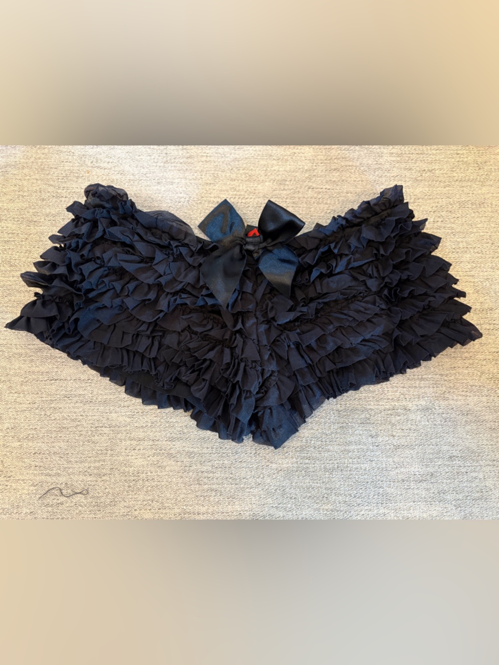 Ruffled Booty Shorts OS, soft and giving pin-up vibes 🖤